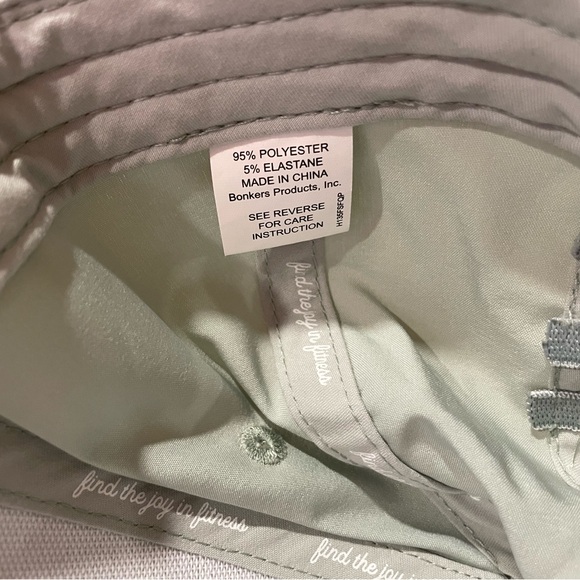 NWT Blogilates Ponytail Hat - Picture 5 of 10